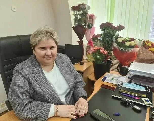 Директор школы платила зарплату лжепедагогам с депутатской щедростью - МК