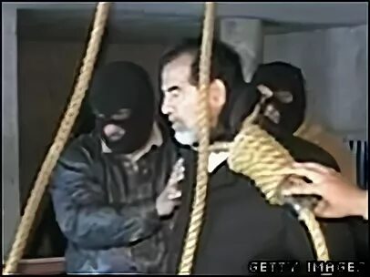 Хусейн повесили. Саддам Хусейн Повешенный. Саддам Хусейн задержание.