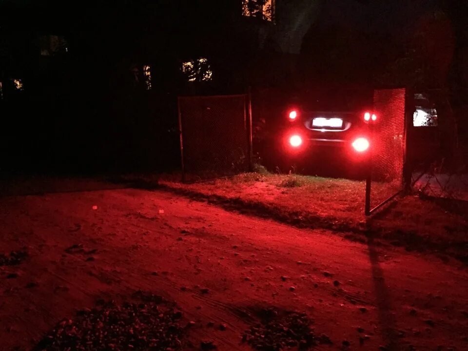 Задние противотуманные фонари можно. High performance lights стоп габарит. задние противотуманные фонари. задние противотуманные фонари на авто. задние противотуманные фонари на машине.