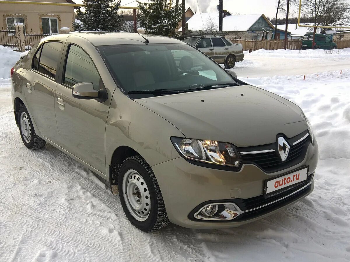 Екатеринбург рено б у. Renault Logan 2 бежевый. Рено Логан бежевый. Рено Логан бежевый 2016. Рено Логан 2 2014 года бежевый.