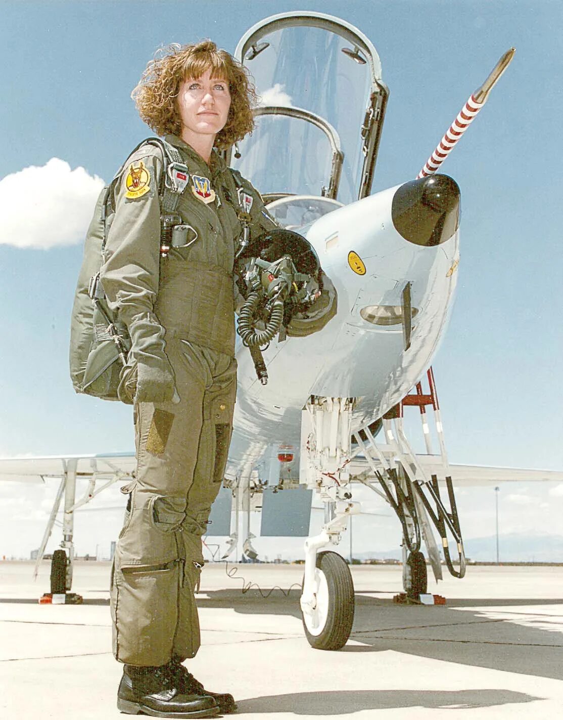 Пилот ввс сша. Мишель маркос летчица. female fighter pilot f15. американская летчица амелия. первая женщина пилот f 35.