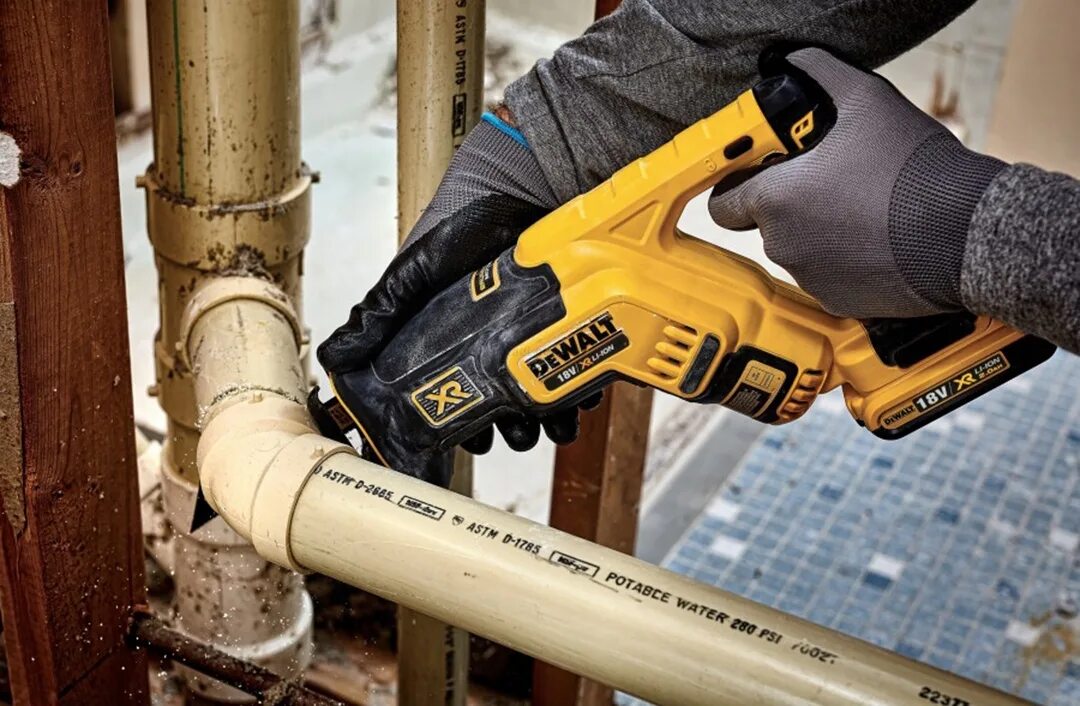 Сабельная пила dewalt аккумуляторная. DEWALT 18 В XR dcs367n. Dcs367. Ножовка сабельная аккумуляторная DEWALT.