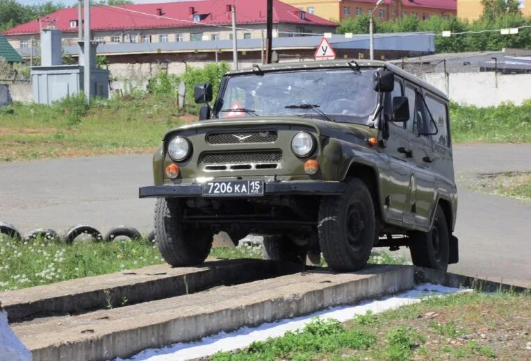 Автомобили рота. Автомобильная рота. Рота автомобильной техники. Ремонтная рота автомобильной техники посты.