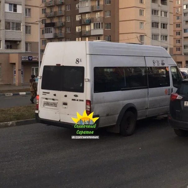 Маршрутное такси саратов. Маршрутное такси. Водитель маршрутного такси. 13 Маршрутка Саратов.