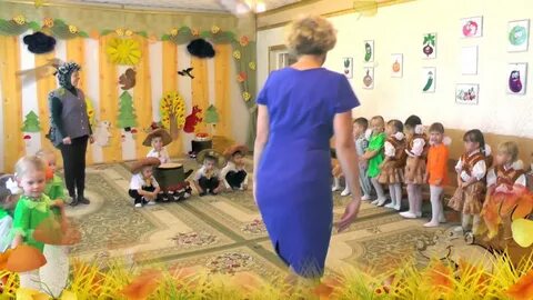 Воспитатель на утреннике