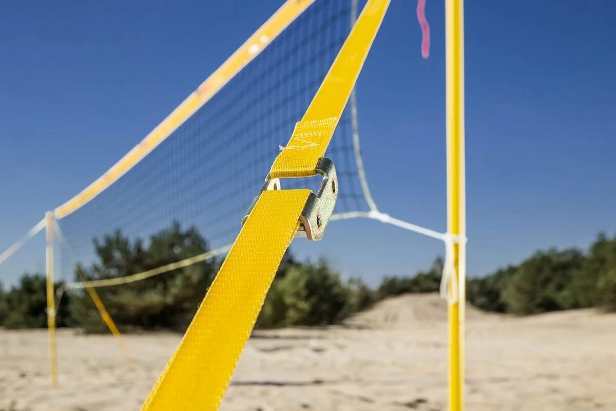 Сетка волейбольная fiba. Стандарт сетки в волейболе. Крепеж для волейбольной сетки. Ширина волейбольной сетки стандарт. Стойки волейбольные круглые алюминиевые d 83 мм haspo 924-516.