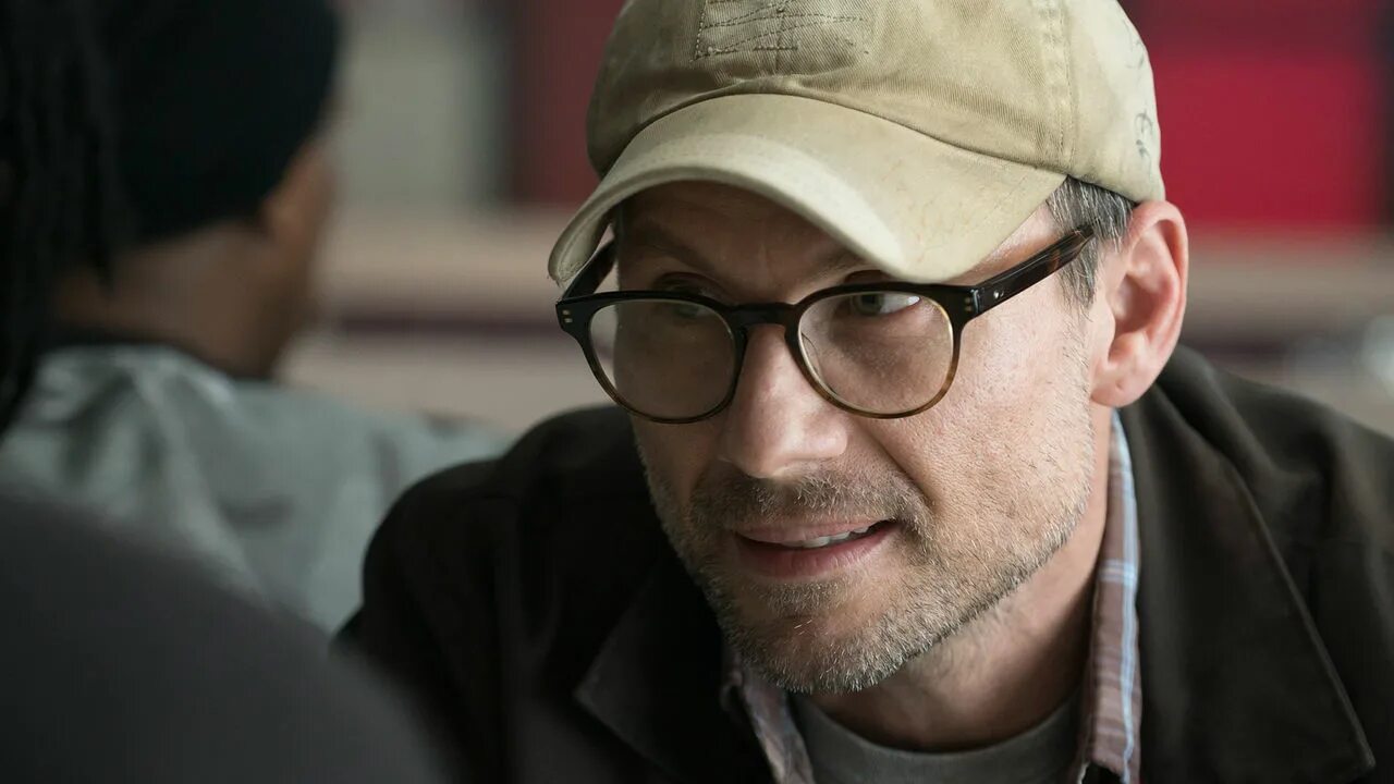 Элиот алдерсон мистер робот. Мистер робот. Мистер робот 2015 сериал. Рами малек и кристиан слейтер. Эллиот алдерсон и дарлин.