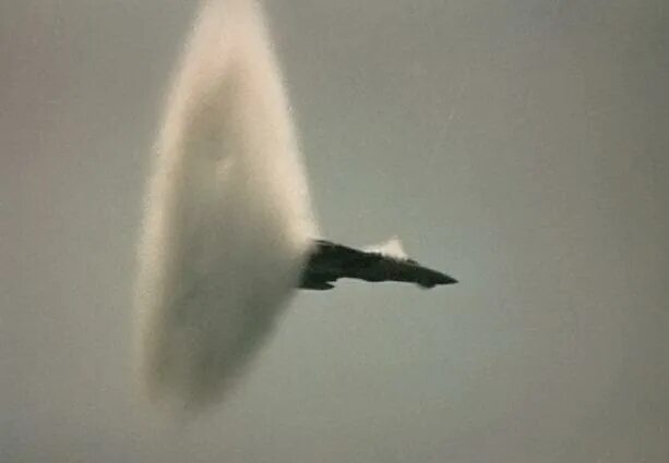 Звуковой барьер самолета. F18 сверхзвук. Как сломать звуковой барьер как дерзко. Сверхзвуковой барьер. Как сломать звуковой барьер как дерзко.