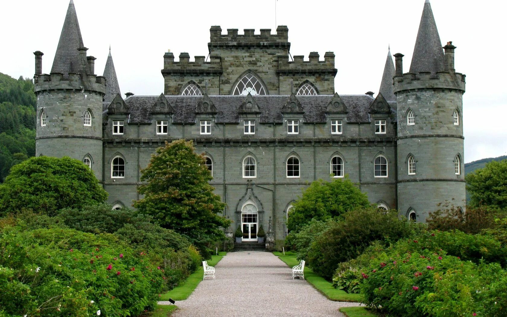 Замок болтон йоркшир. Castle работа. Замок линкольн. Замок фернихерст в шотландии. Замок голуэй зелёный остров.