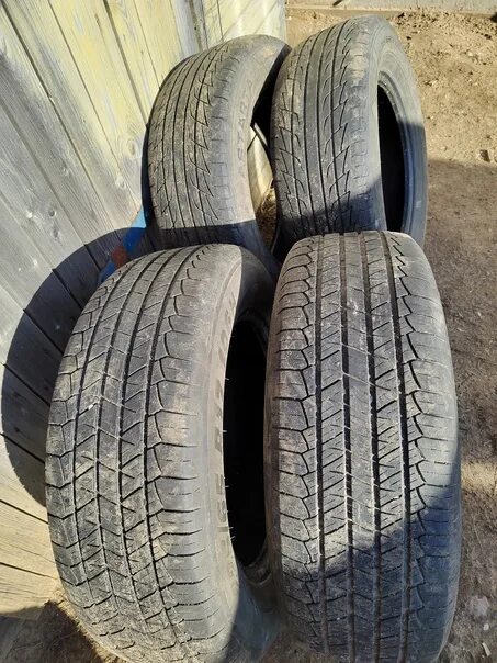 225/65 R17.