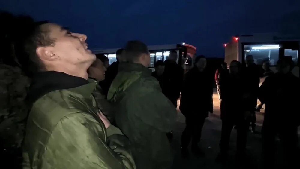 Украинские пленные вернулись. Передачи про войну. Украинские пленные вернулись. Возвращение из плена российских солдат. Передачи про войну.
