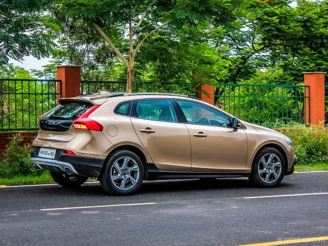 Вольво в40 кросс кантри. Volvo v40 cross country. вольво в 40 кросс кантри салон. volvo s40 cross country.