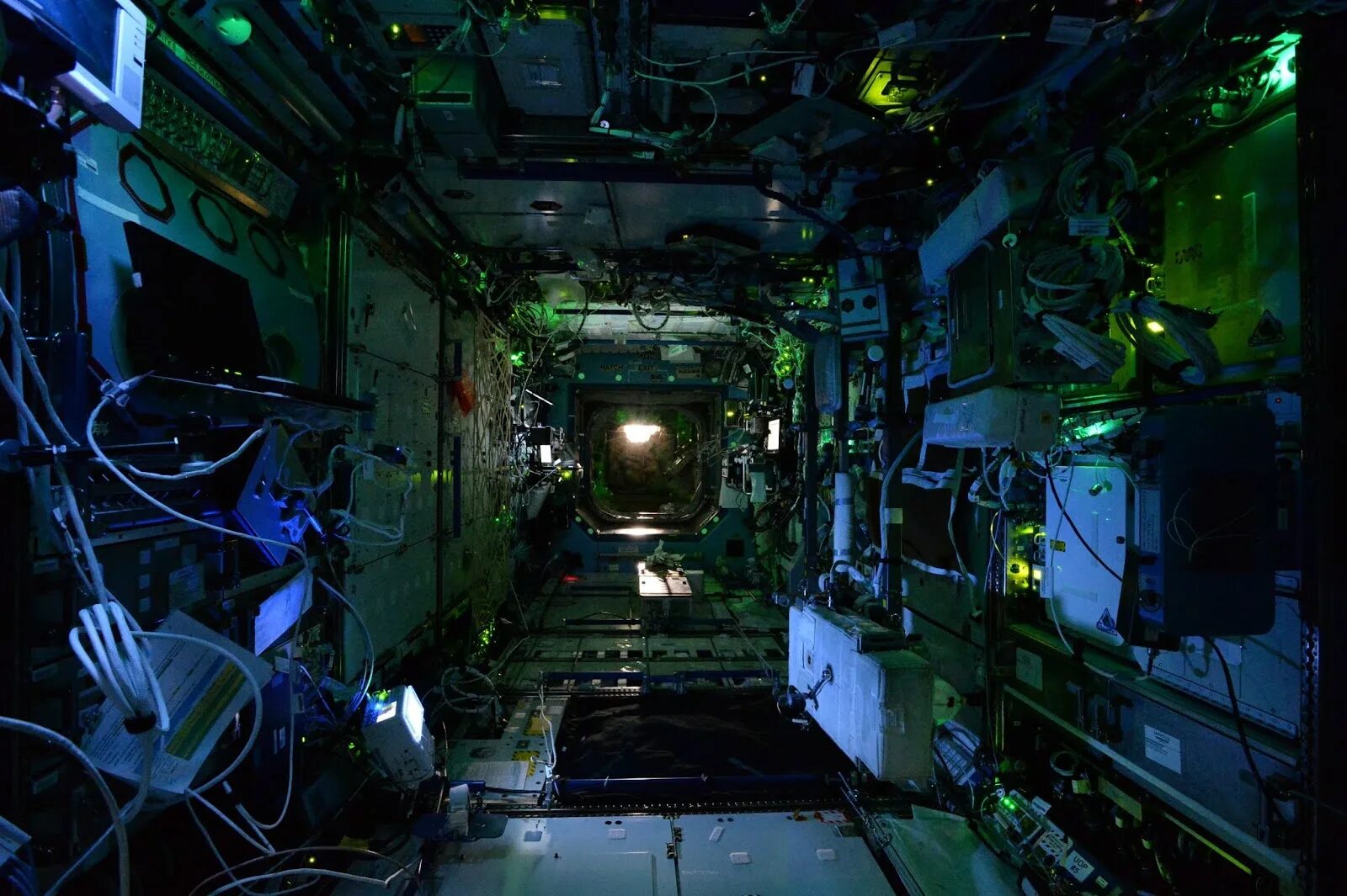 Space station. Спейс статион. Отсек космического корабля. Космический корабль внутри. Корабль внутри.