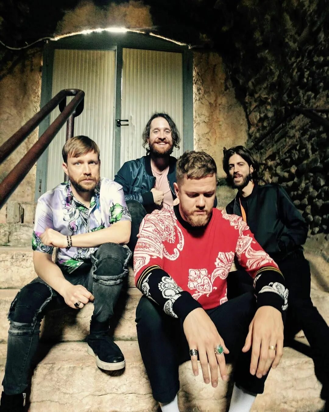 Image dragon слушать. Image dragon слушать. Imagine dragons фото группы. Imagine dragons 2022. Imagine dragons 2021.