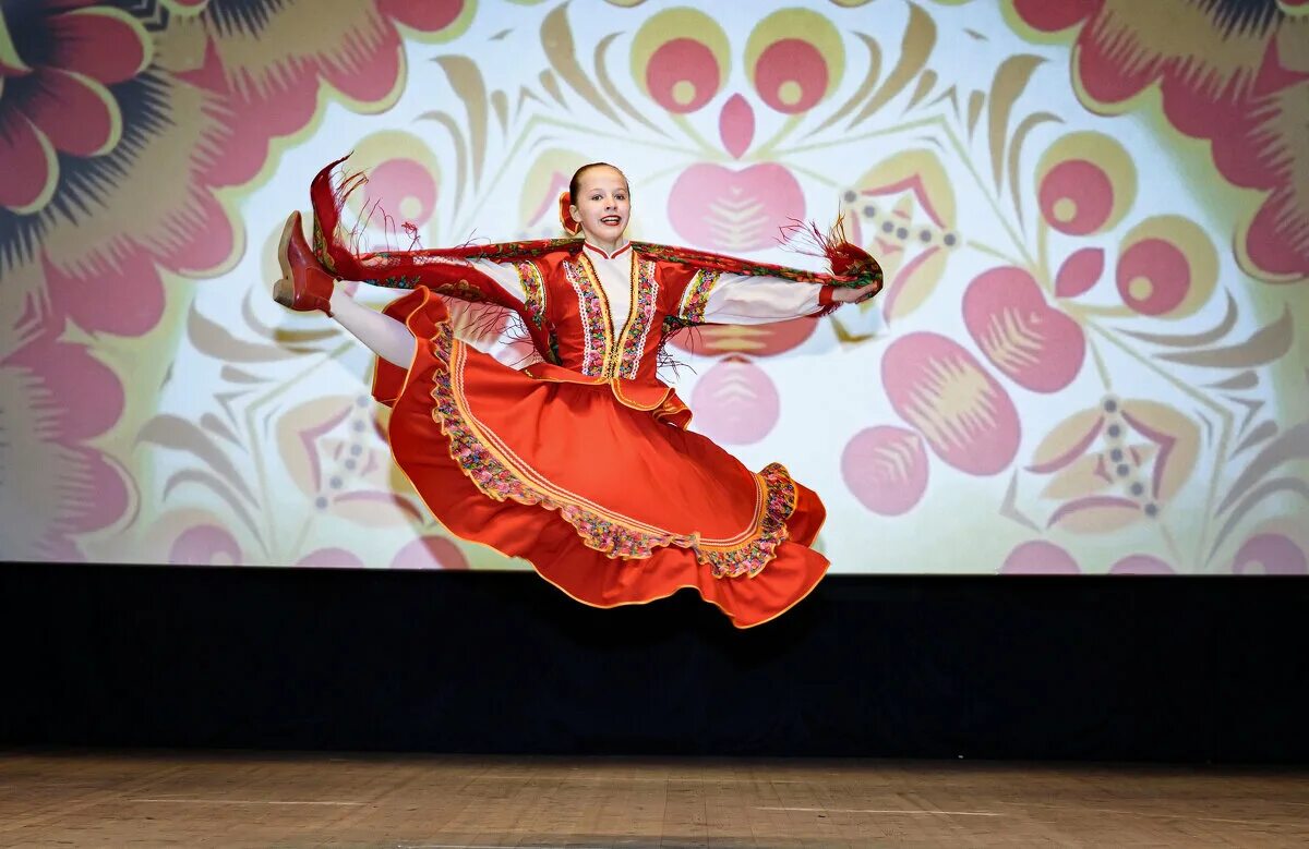 русский танец. обучение русско народным танцам. обучение русско народным танцам. народные танцы. русско народные танцы.