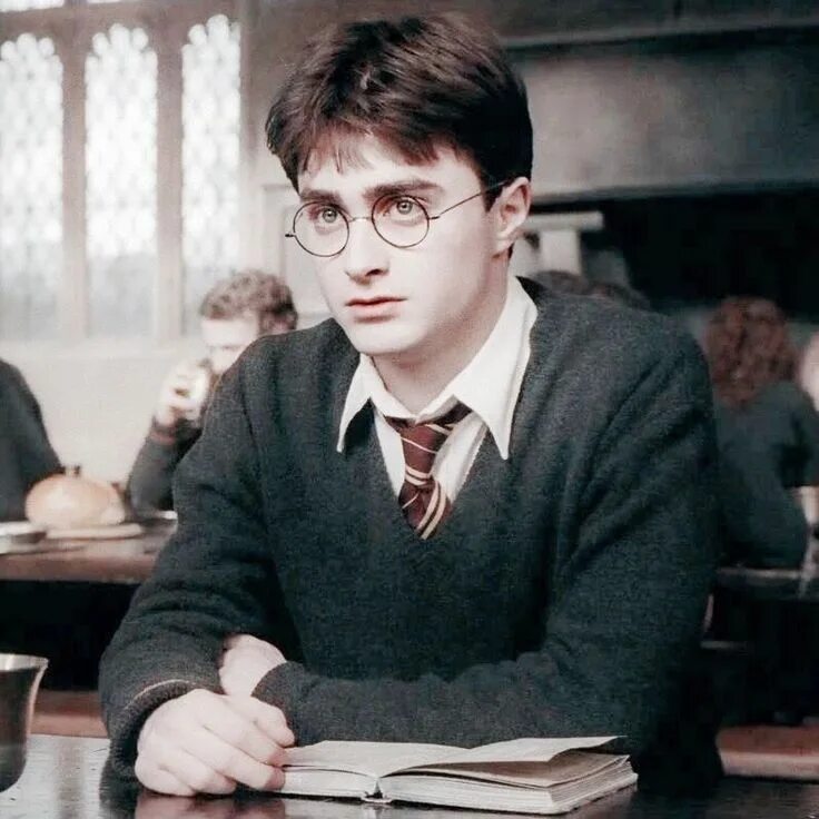 Гарри поттер. Harry more. Дэниел рэдклифф гарри поттер. Гарри поттер 2018. Гарри поттер постеры без надписей.