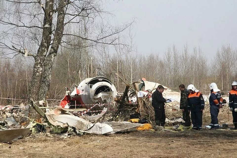 Разбился самолет президента. Катастрофа Лех Качиньский. Катастрофа ту-154 в Смоленске. Авиакатастрофа Леха Качиньского под Смоленском 10 апреля 2010 года.