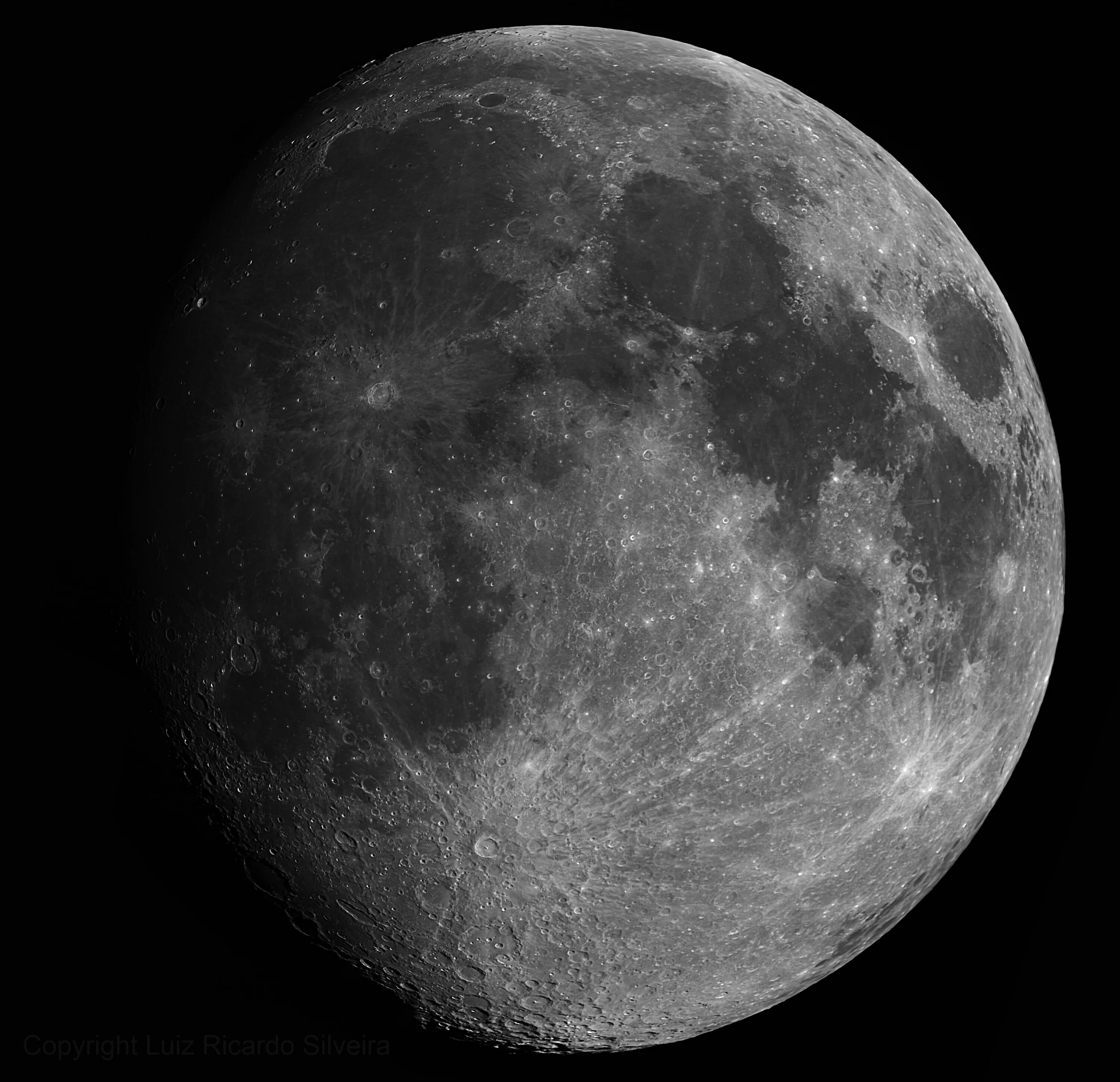 Спирка сайт хоть луну. Луна в телескопе Celestron ASTROMASTER 130. Снимок Луны. Первая четверть Луны. Последняя четверть Луны.