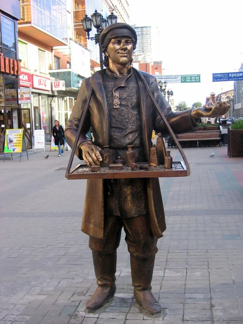 Коробейник екатеринбург. Памятник коробейнику в екатеринбурге. Коробейник екатеринбург. Коробейник екатеринбург. Скульптура коробейник в екатеринбурге.