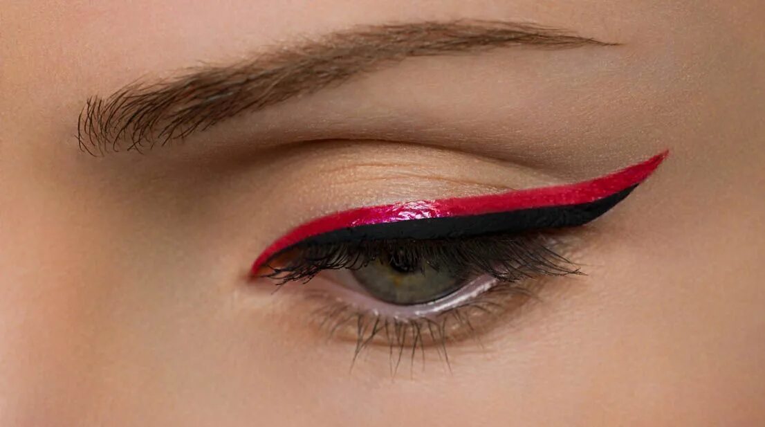 Black eyeliner. Айлайнер стрелки. Необычные стрелки на глазах. Подводка для глаз красная. Цветные стрелки на глазах.