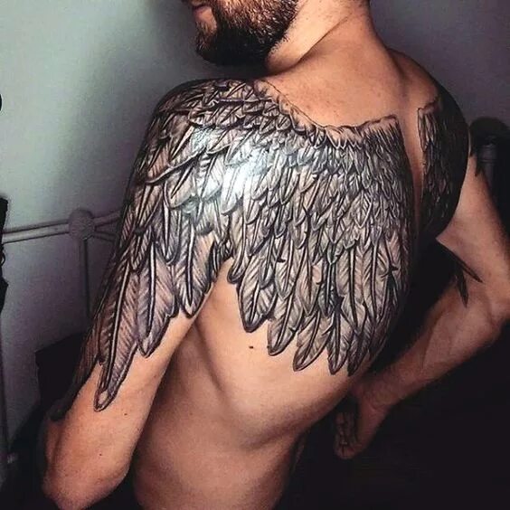Крылья на спине у мужчин. Тату Крылья на спине. Тату крыло на плече. Татуировка Крылья на спине. Крылья на спине тату мужские.