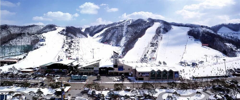 Северная корея горнолыжный курорт. Вивальди парк Корея. Ёнпхён горнолыжный курорт. Горнолыжный курорт Сеул. Южная Корея лыжные курорты.