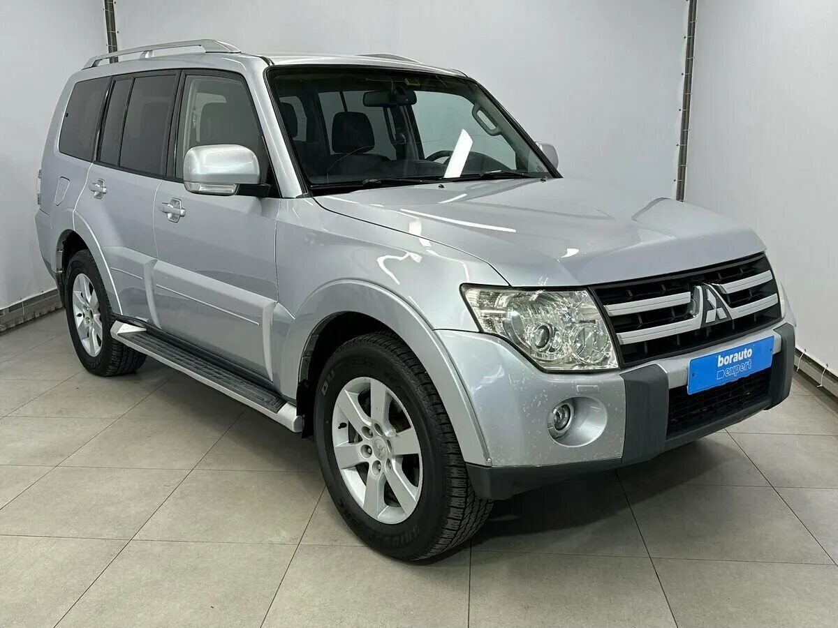 Паджеро 4. Mitsubishi Pajero 4 серебристый. Mitsubishi Pajero 4 2006-2021. Паджеро 4 с серебряными молдингами. Купить паджеро недорого