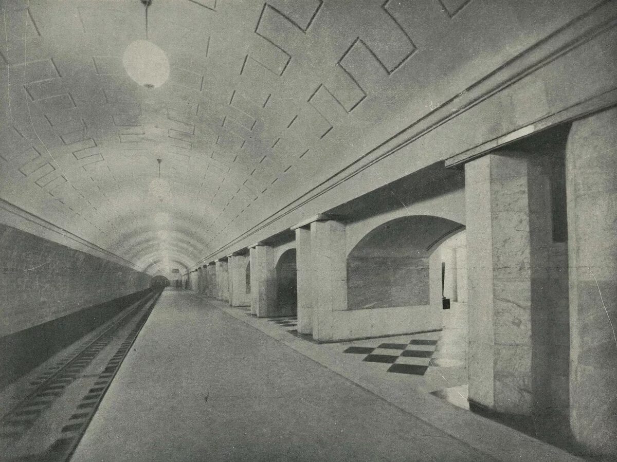 Метро библиотека им ленина 1935. Первые станции московского метро в 1935 году. Первые станции метрополитена. Московское метро 1935 год. 1935, московское метро первые станции.