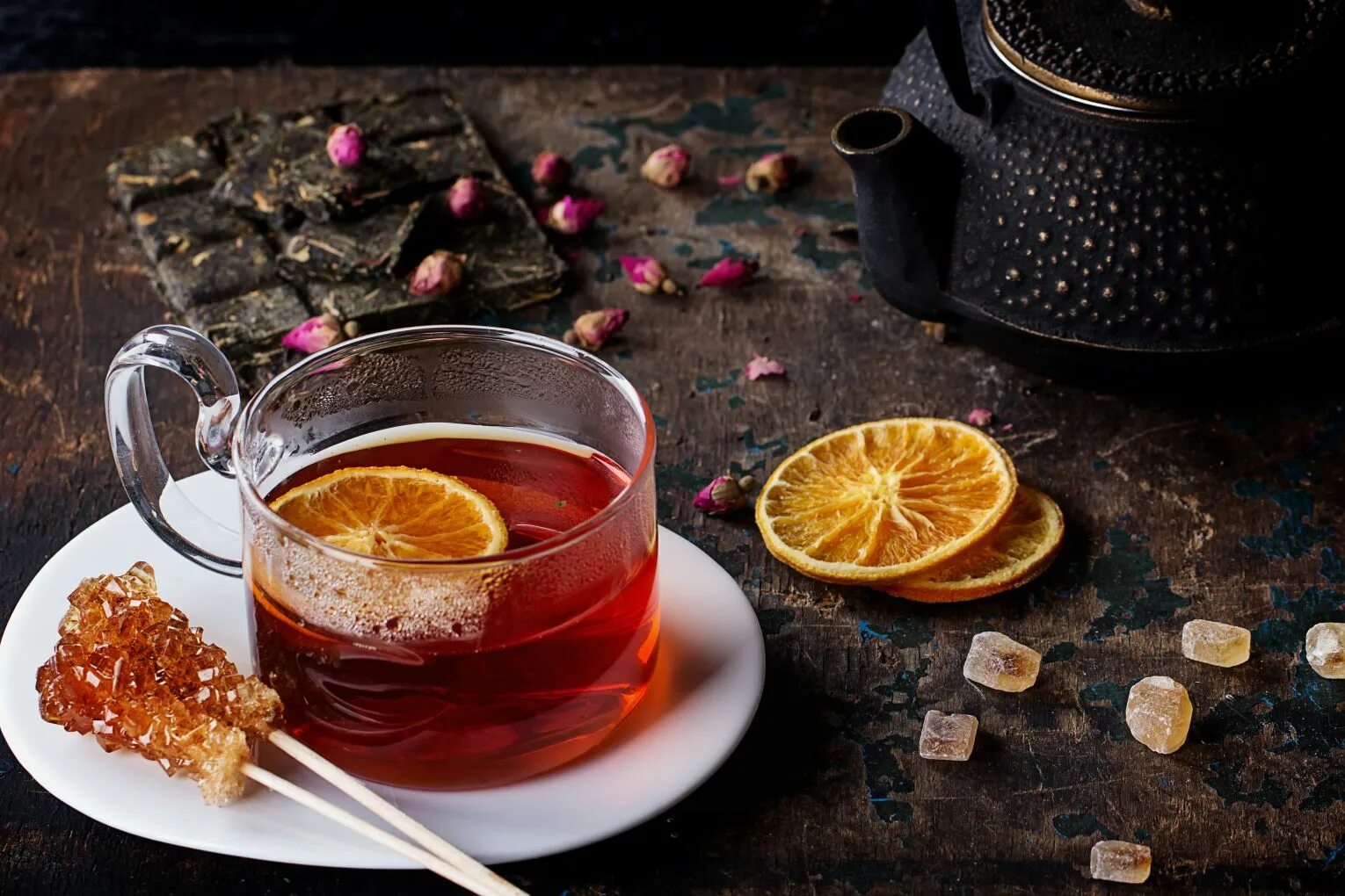 Стакан крепкого чая. Чай ройбуш апельсиновый. Чай ройбуш апельсин. Чай с лимоном. Чай с апельсином.