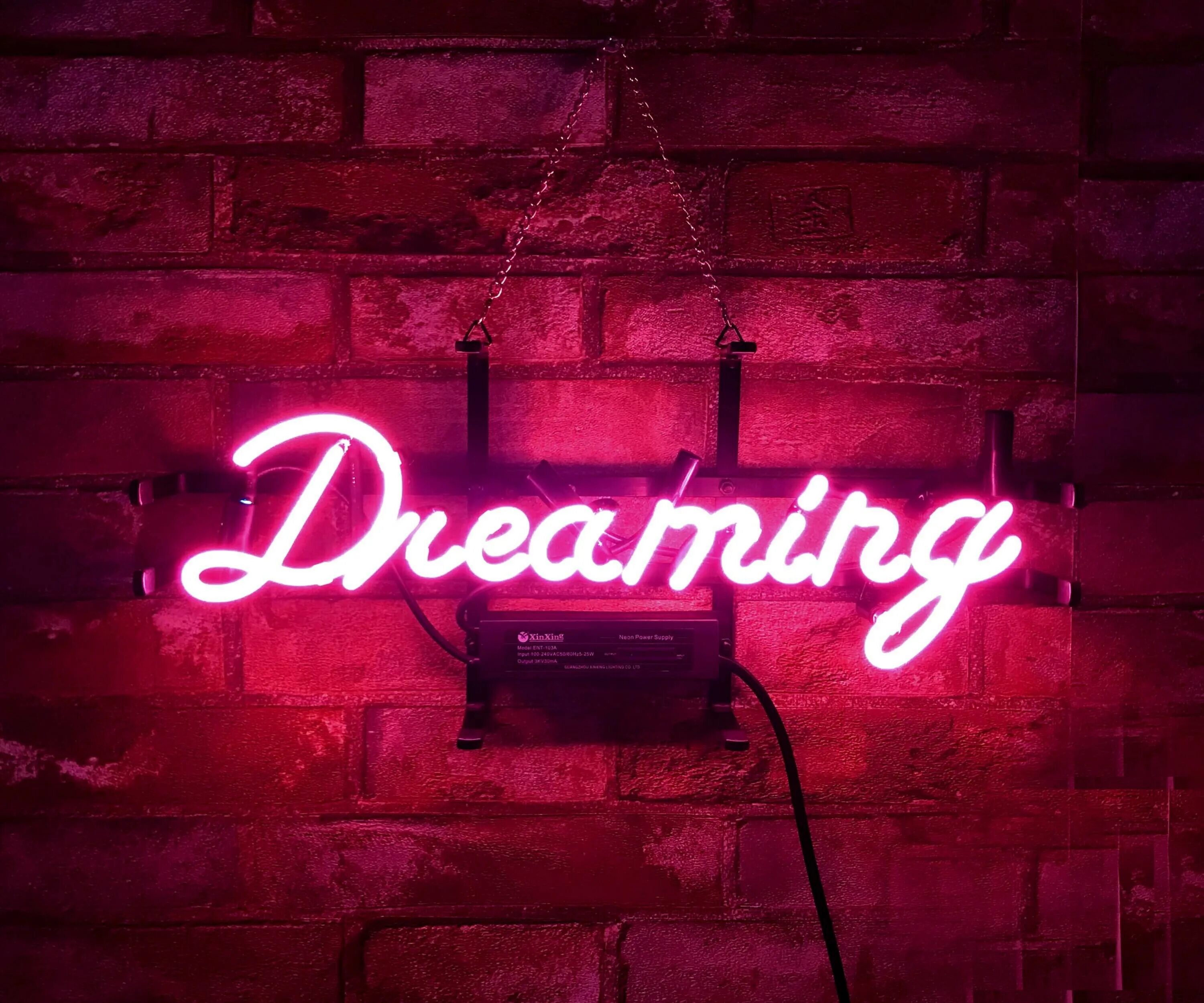 Неон dream. Neon dreaming. Неоновая вывеска надпись. Neon dreaming. Neon dreaming.
