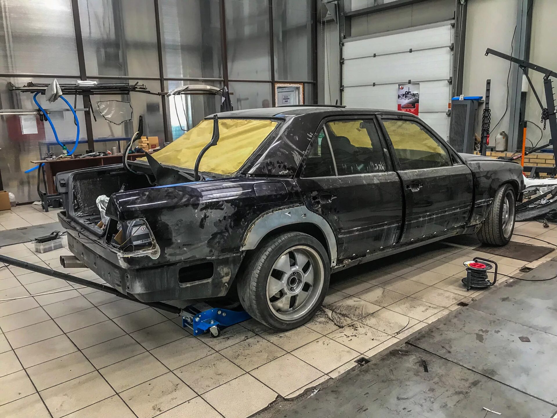 ремонт 124. ремонт 124. ешка в сервисе. ремонт 124. ремонт кузова мерседес 124.