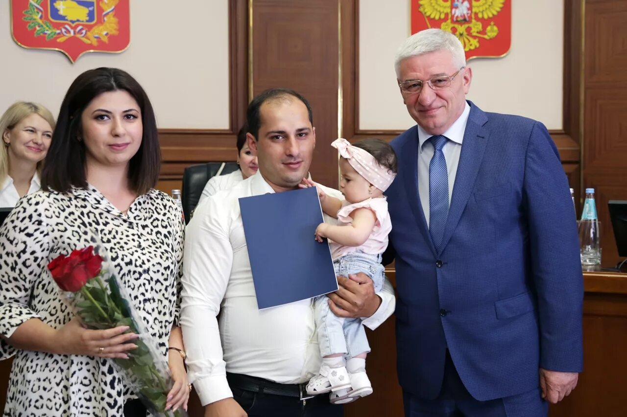 Дагестан семья. Программа молодая семья в Дагестане. Программа молодая семья на Ставрополье. Молодая семья программа 2023.