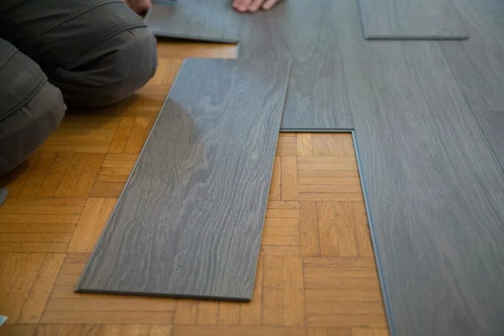 Кварц виниловый ламинат для пола замковый. Ламинат Laminate Flooring. Пол кварц винил замковый. Линолеум кварц винил ламинат.