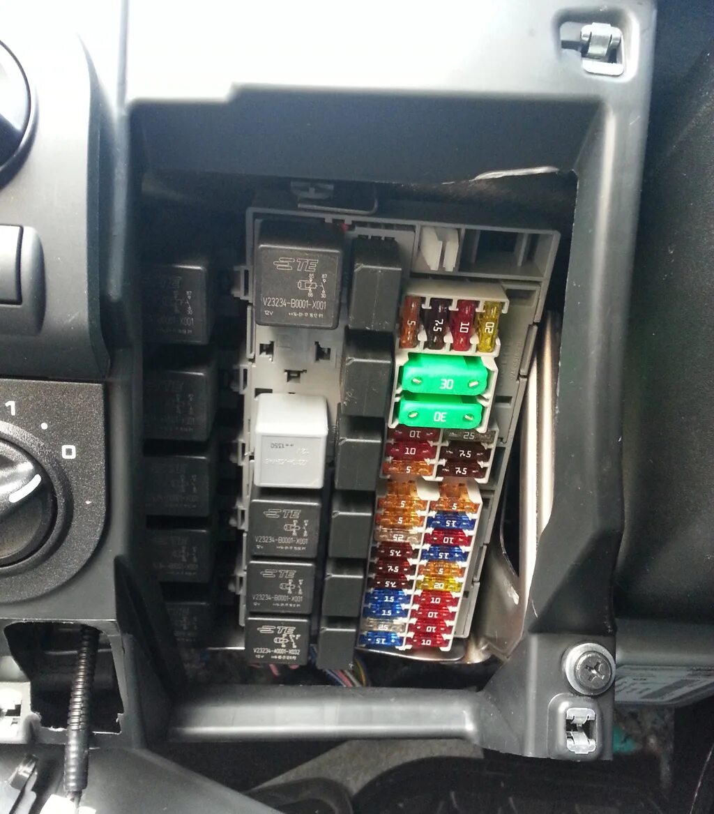 предохранители лада калина 1. предохранитель прикуривателя калина 2. монтажный блок лада калина 1 универсал. монтажный блок лада калина 1118. блок реле лада калина 1 универсал.