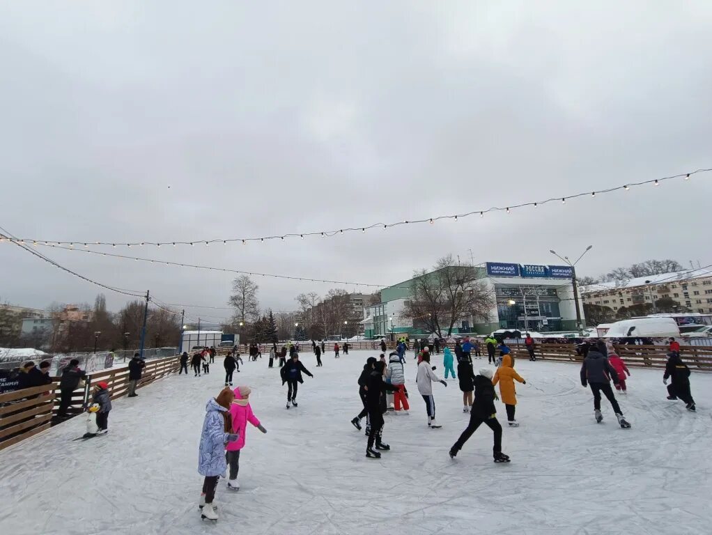 Катки в нижнем новгороде 2024. Парк Швейцария Нижний Новгород каток. Каток на Ярмарке Нижний Новгород. Каток в парке Швейцария Нижний Новгород 2024. Каток в парке Швейцария Нижний.