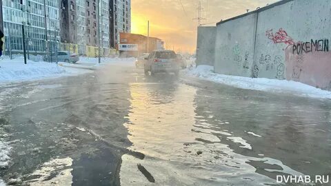 Улицу заливает