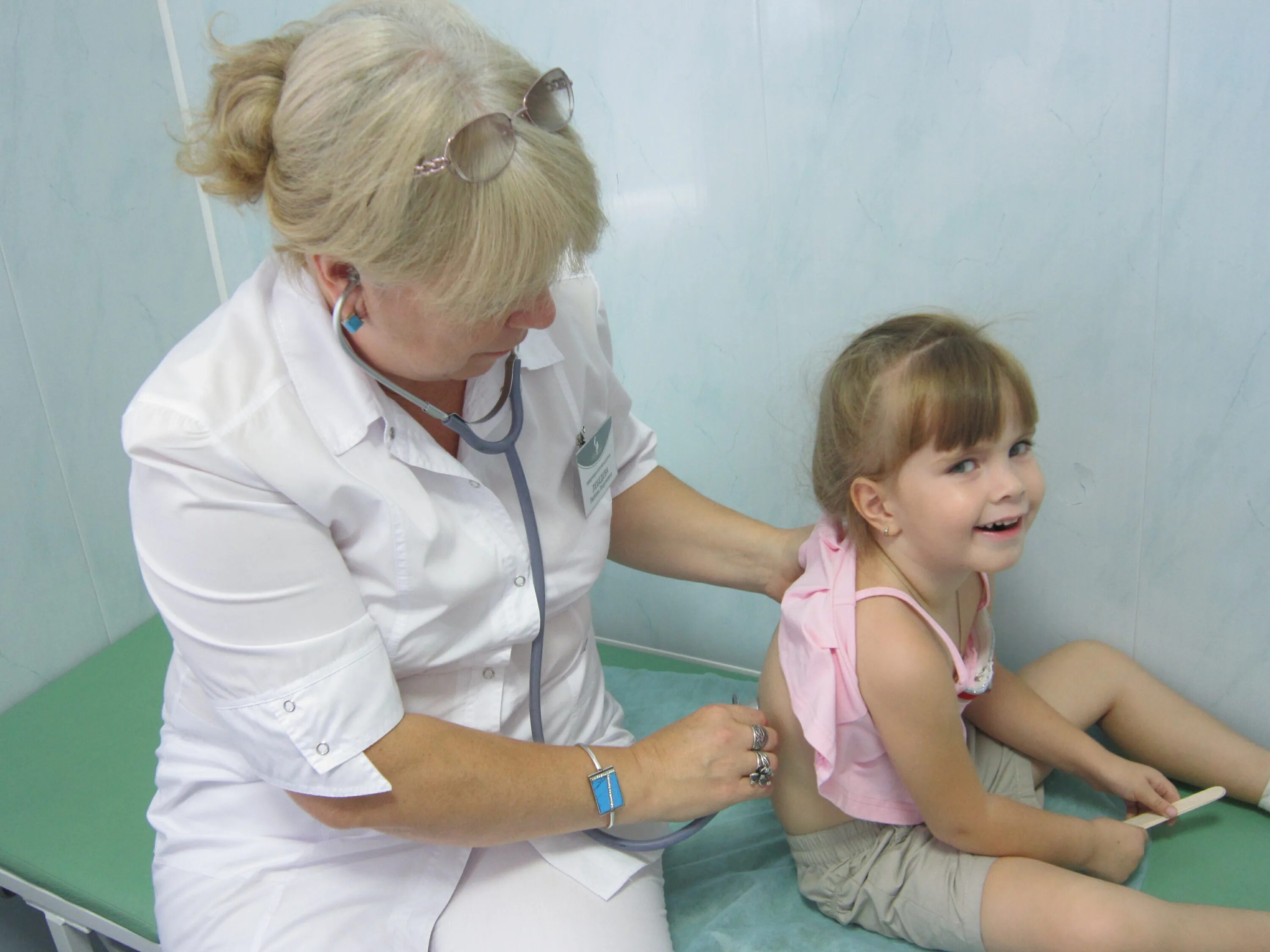 Клиника мать и дитя фото. Астрахань медиал время работы женский центр. Медиал астрахань адрес. Клиника медиал ахшарумова 82. Медиал ахшарумова астрахань.