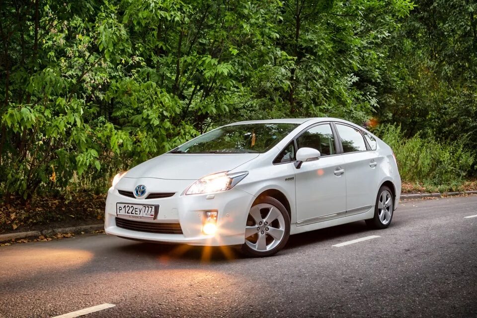 Prius 30 купить. Toyota Prius 30. Приус 30 белый. Приус 30 кузов. Toyota Prius w30.