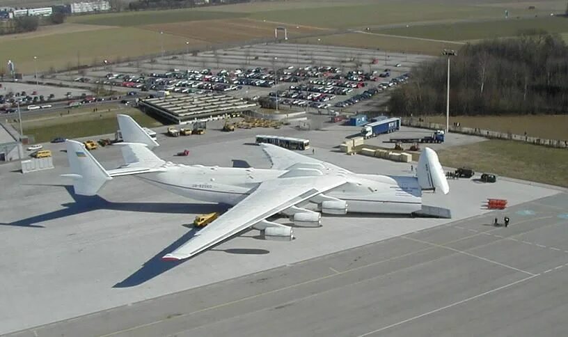 Ан-225 мрия габариты. Самолет мрия ан-225. Самолет мрия сравнение. Ан-225 мрия сравнение. Самолет мрия сравнение.