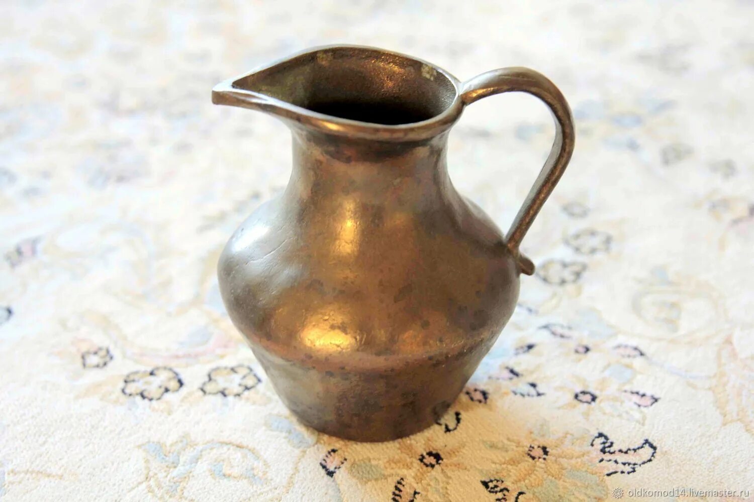 Металлический кувшин икеа. Старинные металлические кувшины. Esschert design лейка. Кувшин металлический. Железный кувшин.