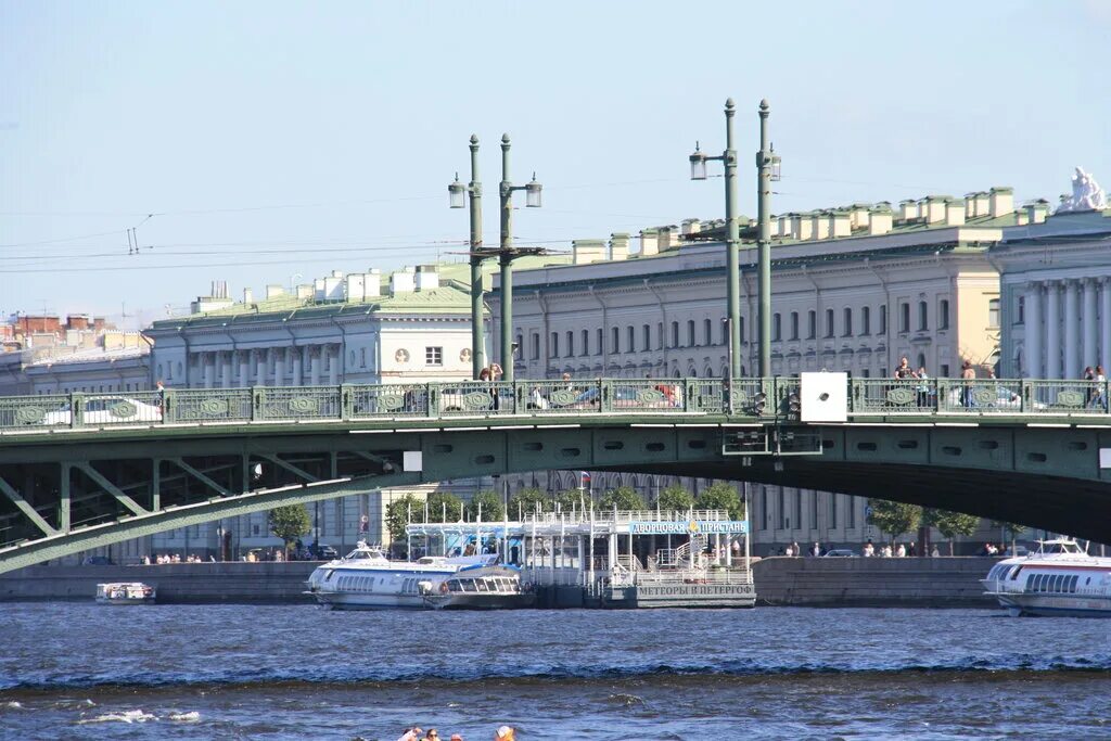санкт-петербург, дворцовая наб. москва река киевский вокзал. площадь причала. , 36 дворцовая пристань. марко поло фото в венеции.