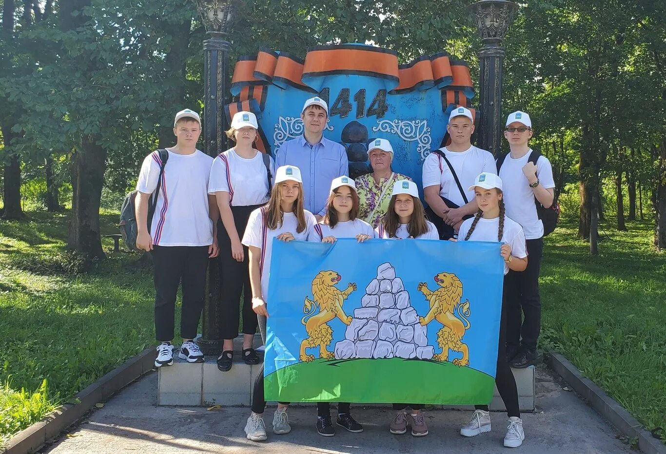 команда учащихся. эмблема краеведов. юный краевед. слет юных краеведов. команда краеведения.