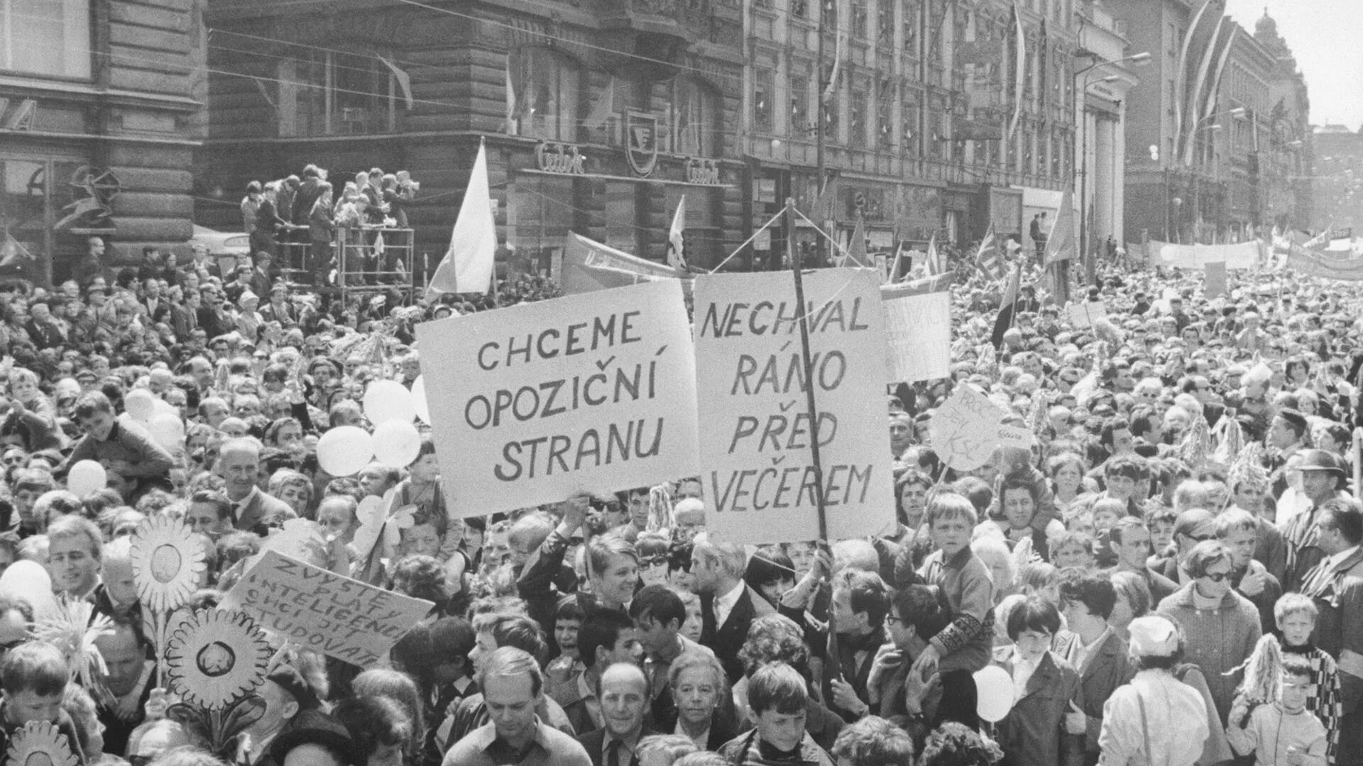 Чехословакия реформы. Митинги в Чехословакии 1968. Ввод войск в Чехословакию 1968. Революция в Чехословакии 1968.
