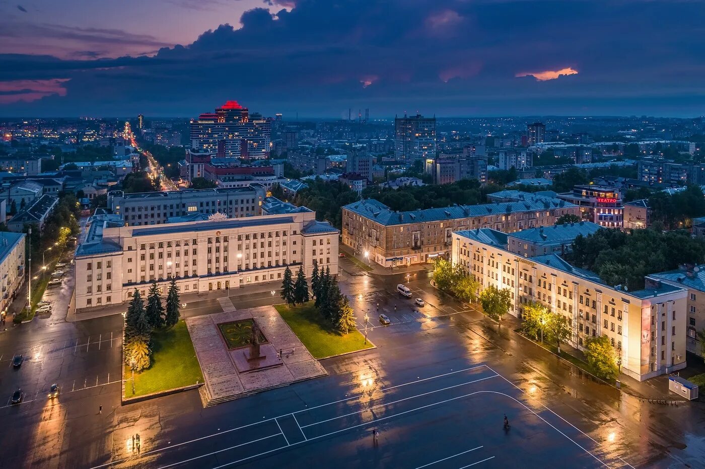 Анимация киров. Город Киров. Киров центр города. Киров с птичьего полета. Город Киров улица Московская.