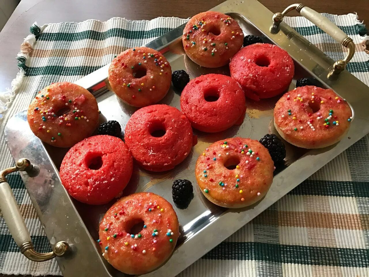 Пончики быстро и вкусно на сковороде. Пончики домашние. пончики в духовке. американские пончики. пышные пончики в духовке.