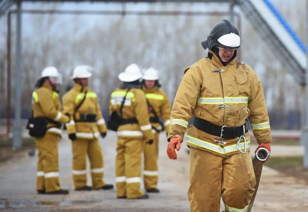 Тренировка тушение условного пожара. Тренировка по тушению пожара. Парогенератор для тушения пожаров. Тушение условного пожара. Эвакуации персонала и тушение условного пожара.