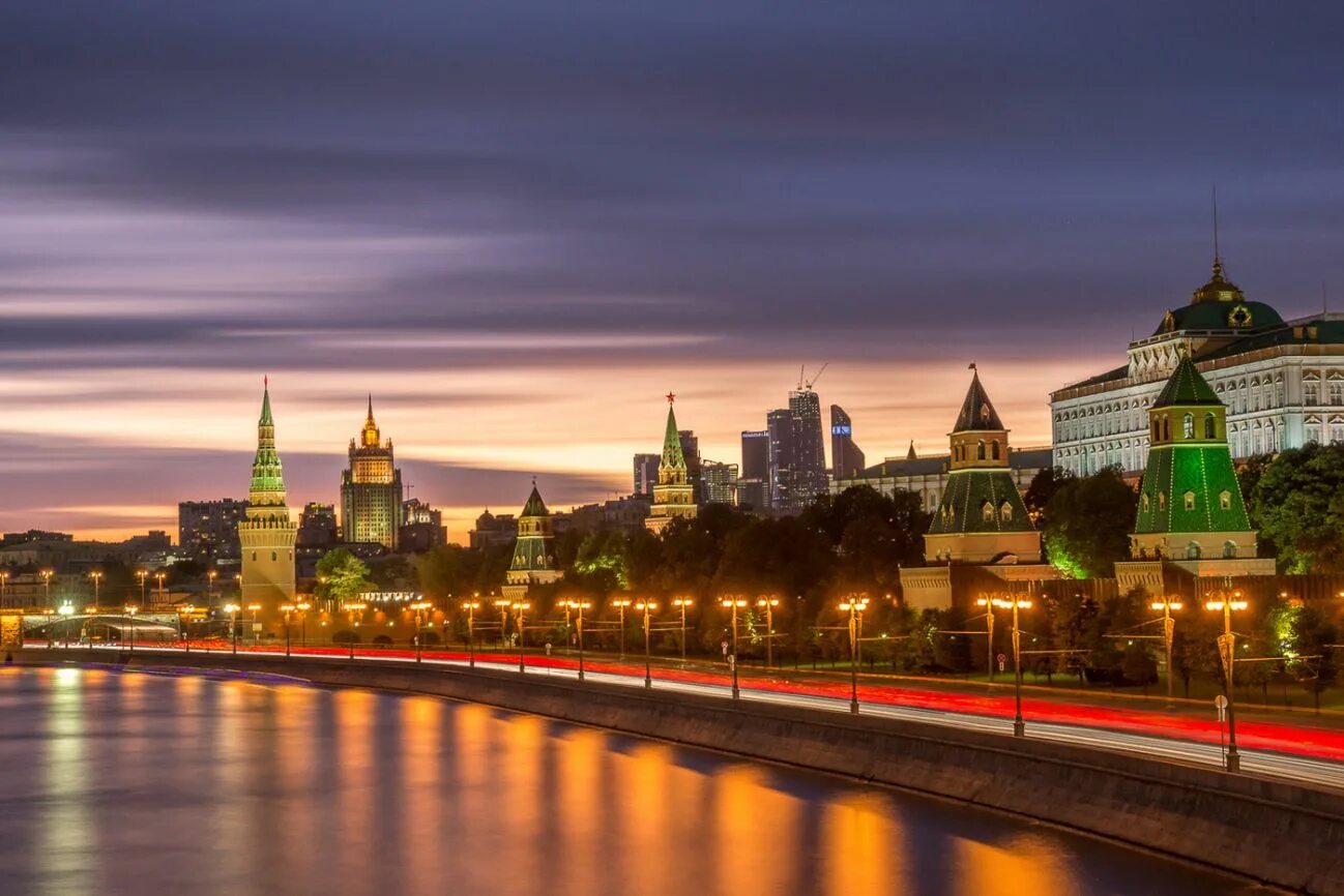 Москва картинки. "Вечерняя Москва" "вечерняя Москва" Малюта Скуратов. Кремль на рассвете. Московский Кремль вечером. Москва красиво.