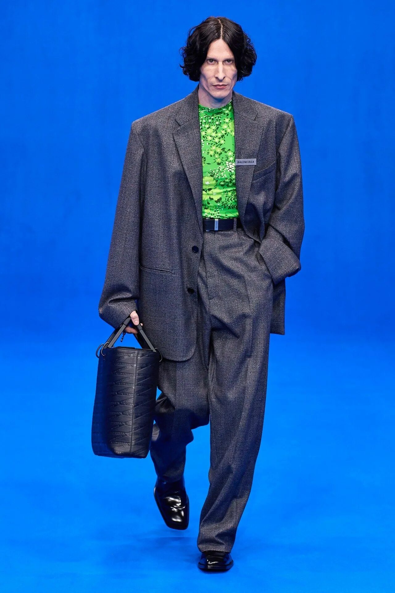 Баленсиага подиум. Balenciaga fw2020. Баленсиага 2020 показ. Баленсиага демна гвасалия коллекция. Баленсиага 2020 показ.