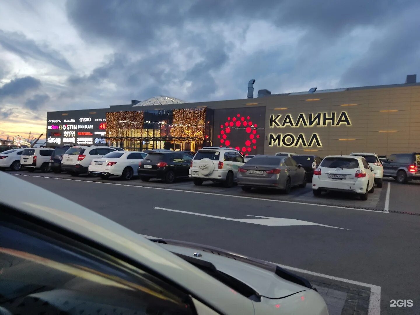 Калина мол владивостоке. Калина молл оставить авто на сутки.