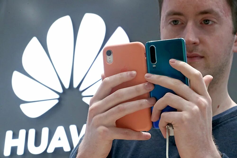 Российский смартфон. Huawei гаджеты. Российский мобильный телефон. Российский смартфон фото. User huawei